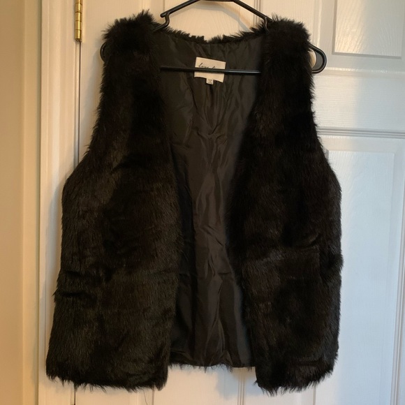Love Tree Tops - Faux fur vest